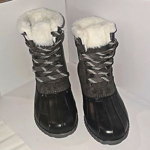 Maurices Boots (New!!!), size 10, Grey with faux fur